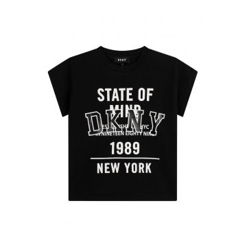 Tricou cu decolteu la baza gatului - imprimeu text si logo