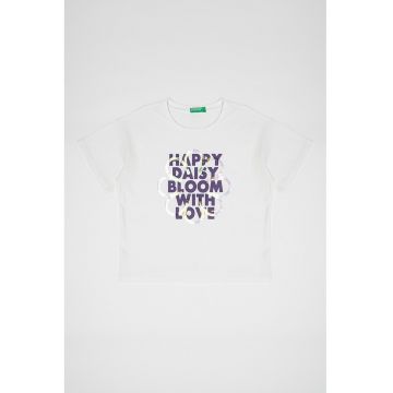 Tricou cu decolteu la baza gatului si imprimeu