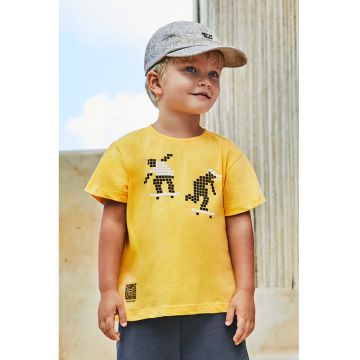 Tricou cu volane si decolteu la baza gatului