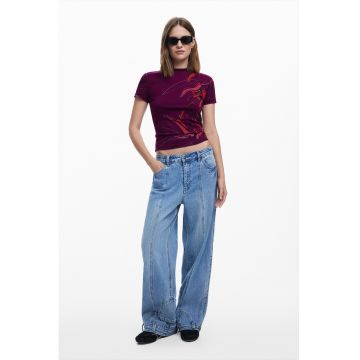 Tricou crop cu model abstract