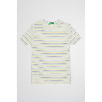 Tricou cu decolteu la baza gatului si model in dungi