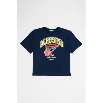 Tricou de bumbac cu decolteu la baza gatului si imprimeu