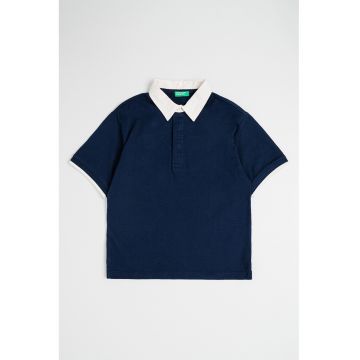 Tricou polo cu text brodat pe partea din spate