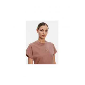 Tricou cu decolteu la baza gatului