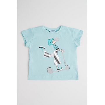 Tricou cu decolteu la baza gatului si imprimeu grafic