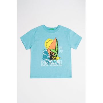 Tricou cu decolteu la baza gatului si imprimeu