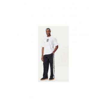 Tricou din bumbac cu logo pe piept si decolteu la baza gatului Tricou din bumbac cu logo pe piept si decolteu la baza gatului