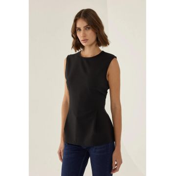 Bluza slim fit la baza gatului