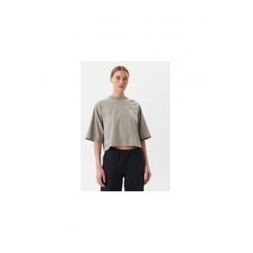 Tricou crop lifestyle