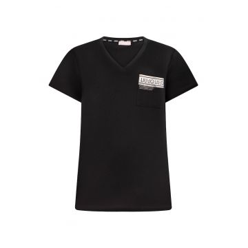 Tricou cu logo aplicat si decolteu in V