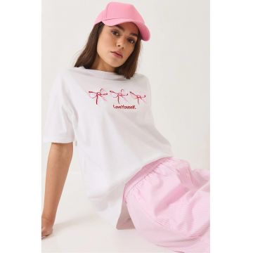 Tricou dama  guler rotund - brodat - alb - bumbac