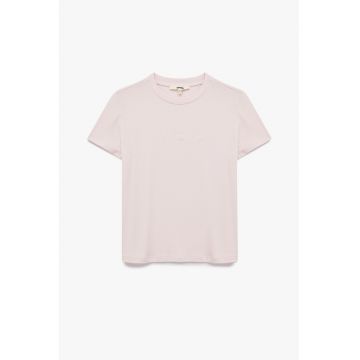 Tricou cu broderie si decolteu la baza gatului Tricou cu broderie si decolteu la baza gatului