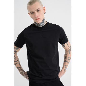 Tricou cu decolteu la baza gatului Tricou cu decolteu la baza gatului