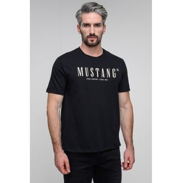 Tricou cu decolteu la baza gatului si imprimeu logo