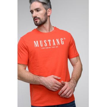 Tricou cu decolteu la baza gatului si imprimeu logo