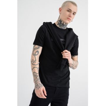 Tricou cu decolteu la baza gatului si logo Tricou cu decolteu la baza gatului si logo