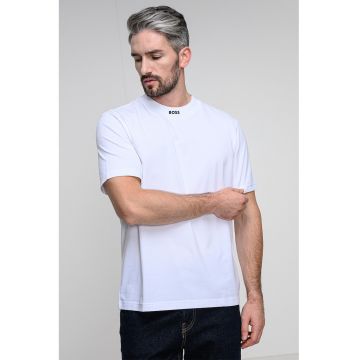 Tricou cu decolteu la baza gatului si logo Tricou cu decolteu la baza gatului si logo
