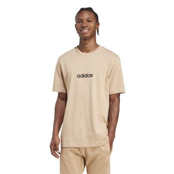 Tricou cu logo si decolteu la baza gatului Tricou cu logo si decolteu la baza gatului