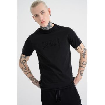 Tricou cu logo stantat Tricou cu logo stantat