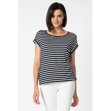 Tricou cu model in dungi si maneci cazute Tricou cu model in dungi si maneci cazute