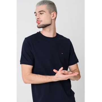 Tricou din amestec de bumbac organic si logo discret brodat Tricou din amestec de bumbac organic si logo discret brodat