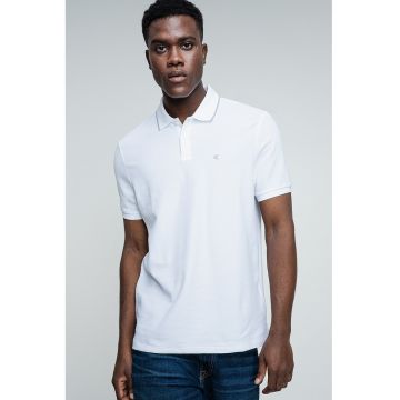 Tricou polo cu fenta cu nasturi