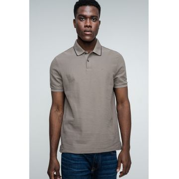 Tricou polo cu fenta cu nasturi
