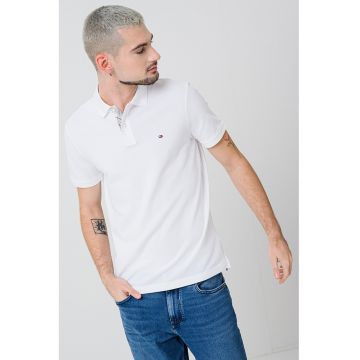 Tricou polo cu logo brodat Tricou polo cu logo brodat
