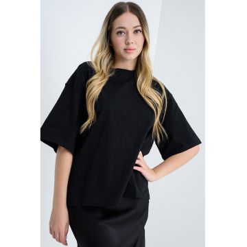 Tricou supradimensionat din bumbac organic cu decupaje Tricou supradimensionat din bumbac organic cu decupaje