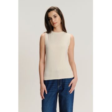 Top uni cu decolteu la baza gatului Top uni cu decolteu la baza gatului