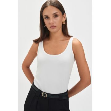 Top uni cu decolteu rotund Top uni cu decolteu rotund