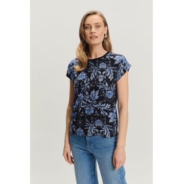 Tricou cu model floral si decolteu la baza gatului Tricou cu model floral si decolteu la baza gatului