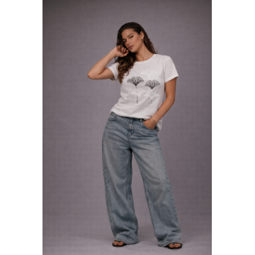 Tricou dama alb cu imprimeu flori minimaliste in chenar argintiu