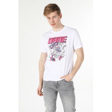 Tricou cu decolteu la baza gatului si imprimeu grafic