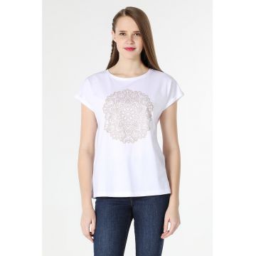 Tricou cu imprimeu si model cu terminatie rasucita