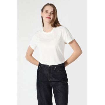Tricou din amestec de modal cu decolteu la baza gatului