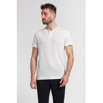 Tricou de casa din amestec de eucalipt cu decolteu la baza gatului Breeze