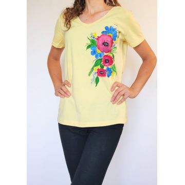Tricou galben pictat manual ,cu  flori colorate si passiele