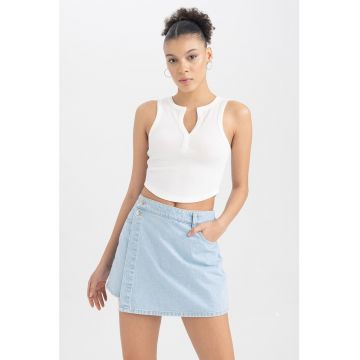 Top crop cu fenta cu nasturi