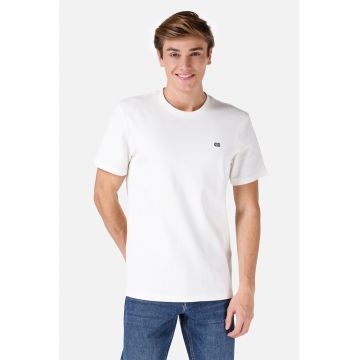 Tricou cu decolteu la baza gatului