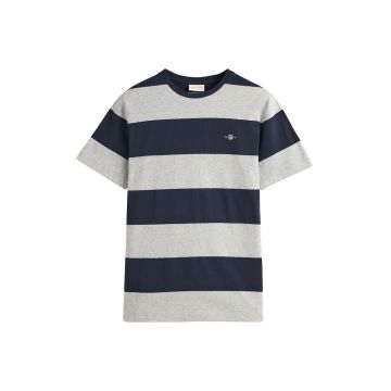Tricou cu decolteu la baza gatului si model in dungi