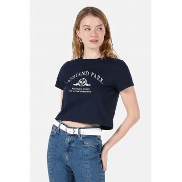 Tricou crop cu text